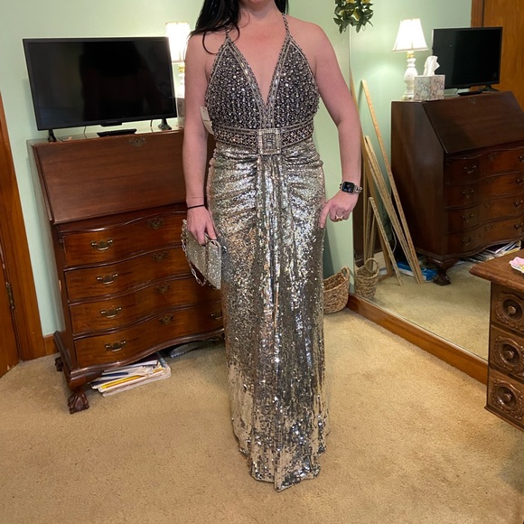 Jenny Packham Hero Crystal-embellished sequined tulle halterneck gown - Picture 2 of 5